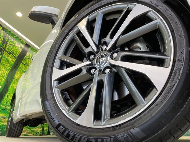 �y����18�C���`�A���~�z�C�[���z�O�ςɃ}�b�`���������A���~�z�C�[���𑕒����Ă���܂��B�e��ЊO�A���~�z�C�[����A�X�^�b�h���X�^�C�����戵�����Ă���܂��B���񂲑��k����������