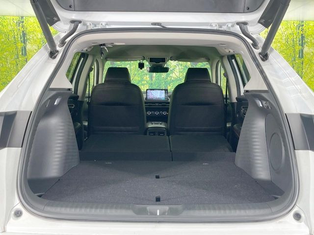 普段のお買い物や通勤、送迎等に十分な荷室スペースを確保しております。セカンドシートを倒すと、大きな荷物の積載も可能です♪