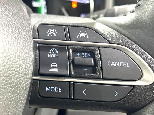 【レーダークルーズコントロール】高速道路での長距離走行が楽に!!自動で速度を保つクルーズコントロールが、衝突軽減システムと連携し、前方の車両を感知して車間を保つように速度調節してくれます!!