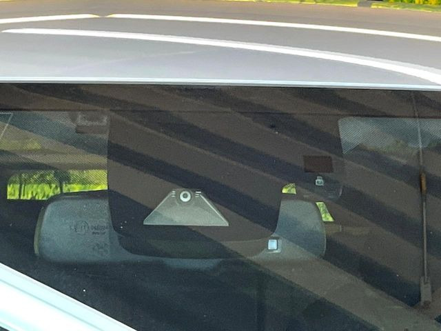【トヨタセーフティセンス】走行中に前方の車両等を認識し、衝突しそうな時は警報とブレーキで衝突回避と被害軽減をアシスト。より安全にドライブをお楽しみいただけます。