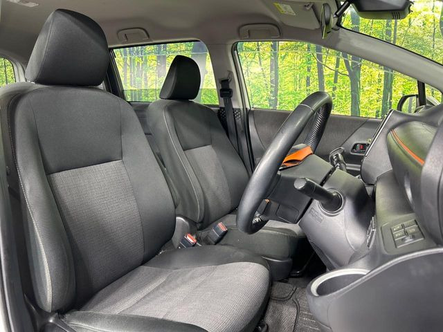 運転席シート廻りは使用感も少なく、良好な状態となっています。丁寧に使われていたことがよくわかりますね。