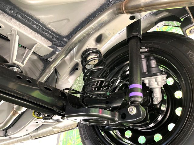 お車を安心してお乗りいただく為には、足回りの定期点検が欠かせません。サービスサポート(有償保証)では無料点検もご提供しており、安心のカーライフをお過ごしいただけるサポート体制が整っています。