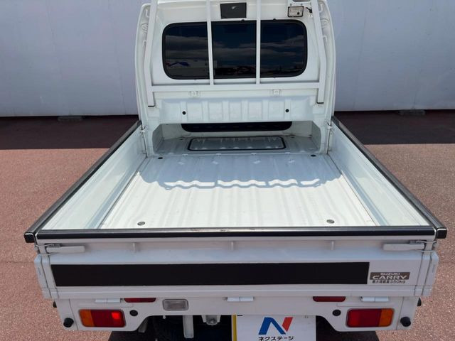 積み下ろしのしやすいデッキにはたっぷりと荷物を積み込んでいただけます。遊びから仕事まで、様々なシーンで頼れます♪