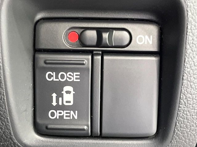 後席を格納すると、これだけの広さが!シーンに合わせたシートアレンジで、大きな荷物も積むことが出来ます♪
