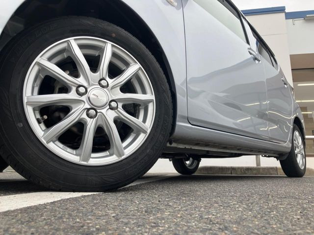 �y14�C���`�A���~�z�C�[���z�O�ςɃ}�b�`�����A���~�z�C�[���𑕒����Ă���܂��B�e��A���~�z�C�[����A�X�^�b�h���X�^�C�����戵�����Ă���܂��B���񂲑��k����������