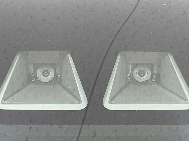 【スマートアシスト】走行中に前方の車両等を認識し、衝突しそうな時は警報とブレーキで衝突回避と被害軽減をアシスト。より安全にドライブをお楽しみいただけます。
