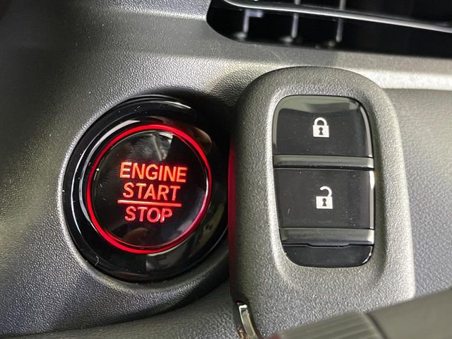 �yHonda�X�}�[�g�L�[�z�J�o����|�P�b�g�ɓ��ꂽ�܂܂ł��h�A�̎{���E�������\�ȃX�}�[�g�L�[�𑕔��B�G���W���̃I���E�I�t�����J�M�����o���K�v����������Ƃ��Ă��֗��ł���