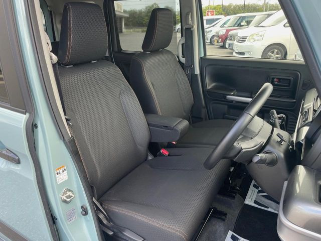 運転席シート廻りは使用感も少なく、良好な状態となっています。丁寧に使われていたことがよくわかりますね。