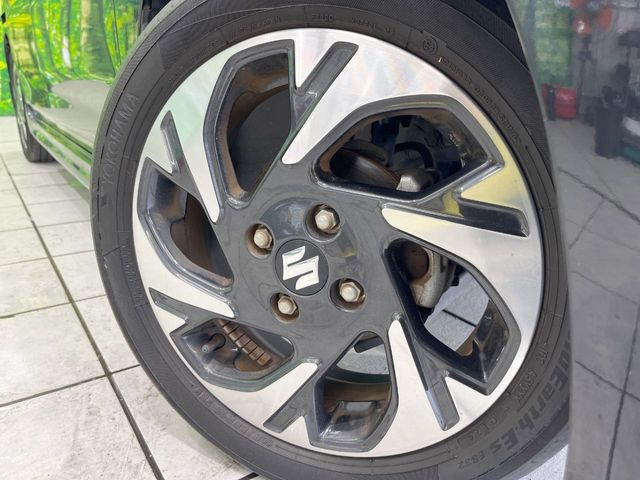 �y����15�C���`�A���~�z�C�[���z�O�ςɃ}�b�`���������A���~�z�C�[���𑕒����Ă���܂��B�e��ЊO�A���~�z�C�[����A�X�^�b�h���X�^�C�����戵�����Ă���܂��B���񂲑��k����������