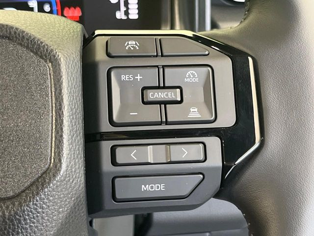 【レーダークルーズコントロール】高速道路での長距離走行が楽に!!自動で速度を保つクルーズコントロールが、衝突軽減システムと連携し、前方の車両を感知して車間を保つように速度調節してくれます!!