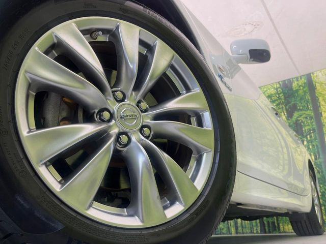 �y����18�C���`�A���~�z�C�[���z�O�ςɃ}�b�`���������A���~�z�C�[���𑕒����Ă���܂��B�e��ЊO�A���~�z�C�[����A�X�^�b�h���X�^�C�����戵�����Ă���܂��B���񂲑��k����������