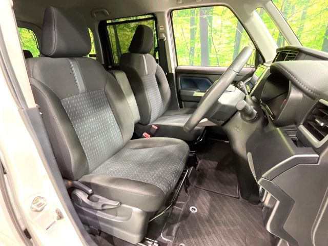運転席シート廻りは使用感も少なく、良好な状態となっています。丁寧に使われていたことがよくわかりますね。