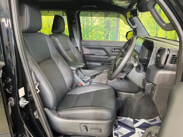 運転席シート廻りは使用感も少なく、良好な状態となっています。丁寧に使われていたことがよくわかりますね。