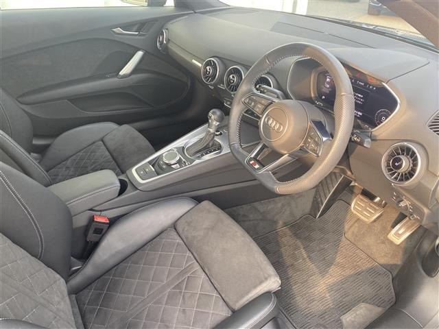 TTクーペ45 TFSI クワトロ 4WD