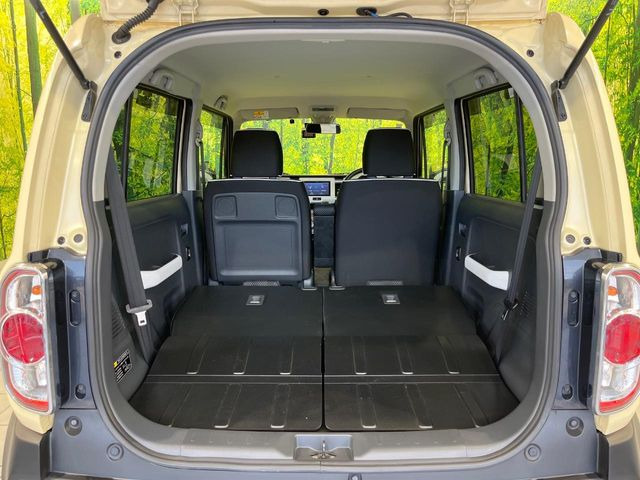 積み下ろしのしやすいデッキにはたっぷりと荷物を積み込んでいただけます。遊びから仕事まで、様々なシーンで頼れます♪