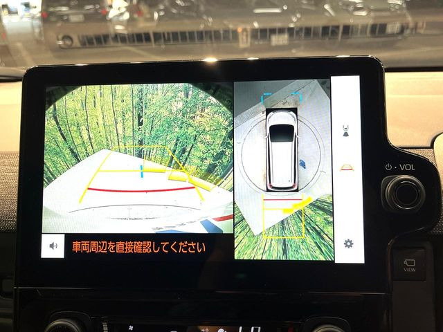 【パノラミックビューモニター】専用のカメラにより、上から見下ろしたような視点で360度クルマの周囲を確認することができます☆死角部分も確認しやすく、狭い場所での切り返しや駐車もスムーズに行えます。