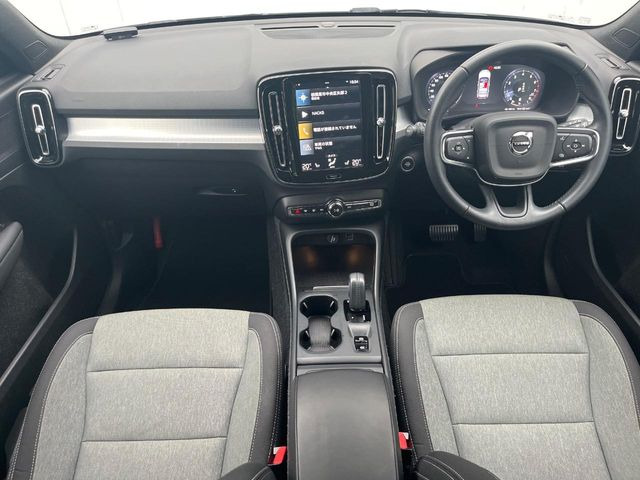 XC40B4 AWD モメンタム 4WD