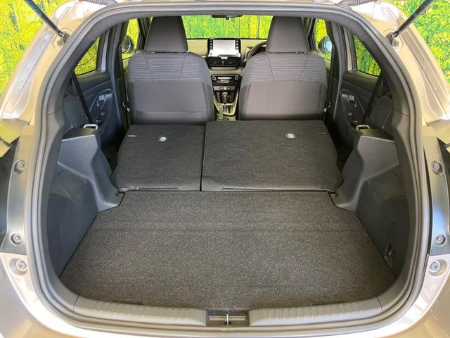 後席を格納すると、これだけの広さが!シーンに合わせたシートアレンジで、大きな荷物も積むことが出来ます♪