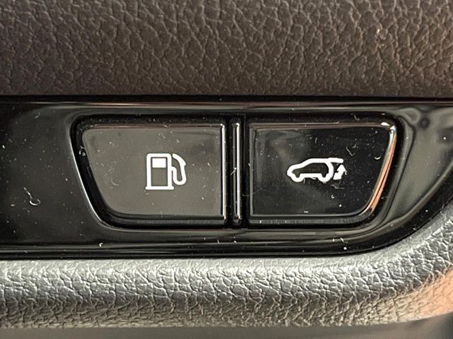 【パワーバックドア】スマートキーや運転席のボタンを押すだけでリアゲートが自動で開閉します!荷物を持っている時や、高い位置にあるバックドアを閉める際に便利な機能です♪
