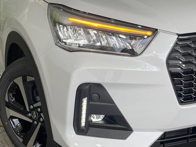 【シーケンシャルターンランプ付きLEDヘッドライト】人気の『流れるウィンカー』付きのLEDヘッドライトを装備♪高級感はもちろん、点灯時は存在感たっぷりで他車からも認識されやすく安心です。