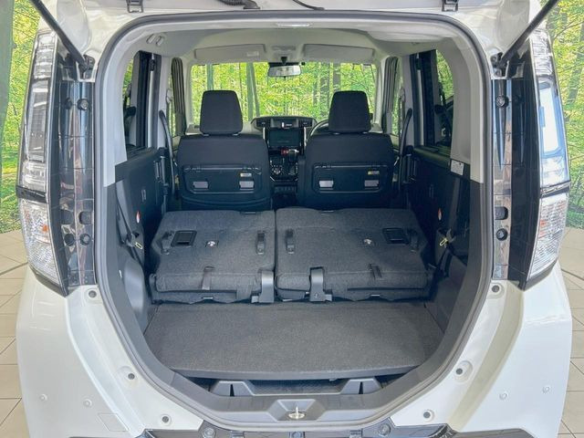 普段のお買い物や通勤、送迎等に十分な荷室スペースを確保しております。セカンドシートを倒すと、大きな荷物の積載も可能です♪