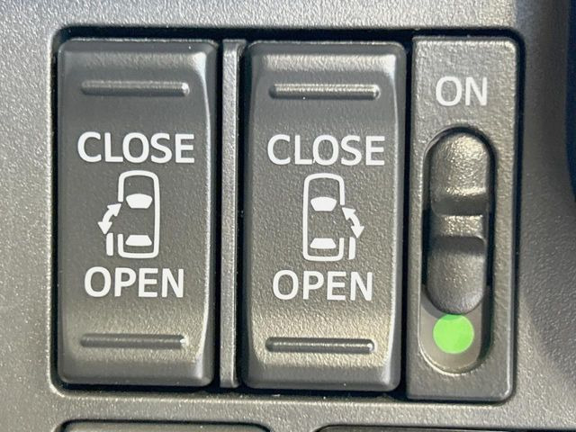 【両側パワースライドドア】スマートキーや運転席のスイッチで後席両側スライドドアの開閉が可能♪電動だから力を入れてドアを開ける必要が無く、小さなお子様でも簡単に開け閉めでき快適です♪