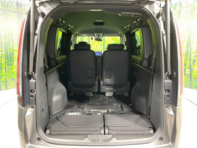 普段のお買い物や通勤、送迎等に十分な荷室スペースを確保しております。セカンドシートを倒すと、大きな荷物の積載も可能です♪