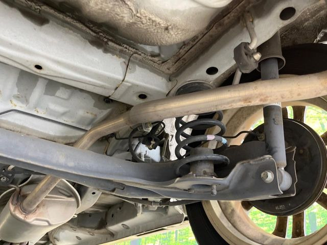 お車を安心してお乗りいただく為には、足回りの定期点検が欠かせません。サービスサポート(有償保証)では無料点検もご提供しており、安心のカーライフをお過ごしいただけるサポート体制が整っています。