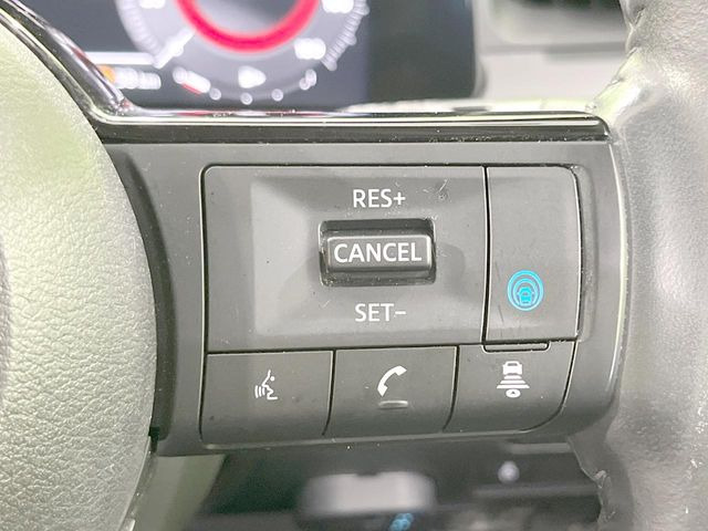 【プロパイロット】高速道路での長距離走行が楽に!!渋滞時と巡回走行のシーンで、アクセル・ブレーキ・ステアリングを自動で制御し、長距離運転の負担を軽減してくれます♪