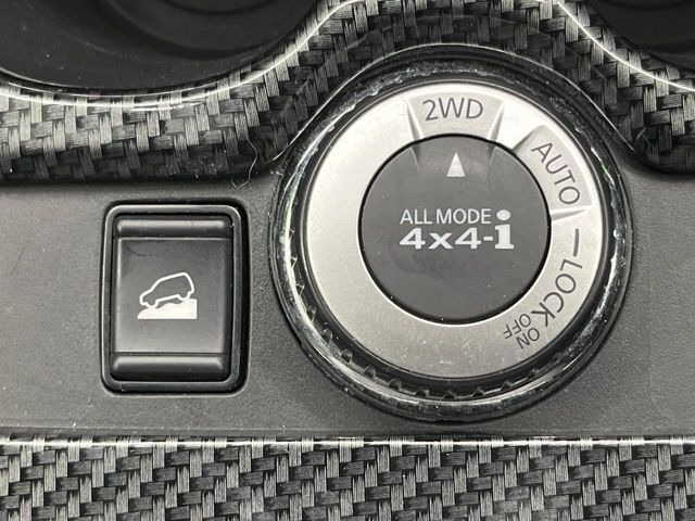 【オールモード4&times;4】2WD/4WDモードを手軽に切り替え可能。燃費重視の2WD、スタック時に役立つLOCK、AUTOモードでは4WDの配分を自動で調整し、路面状況を問わず安定した走りをサポート。