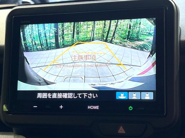 【バックカメラ】駐車時に後方がリアルタイム映像で確認できます。大型商業施設や立体駐車場での駐車時や、夜間のバック時に大活躍!運転スキルに関わらず、今や必須となった装備のひとつです!