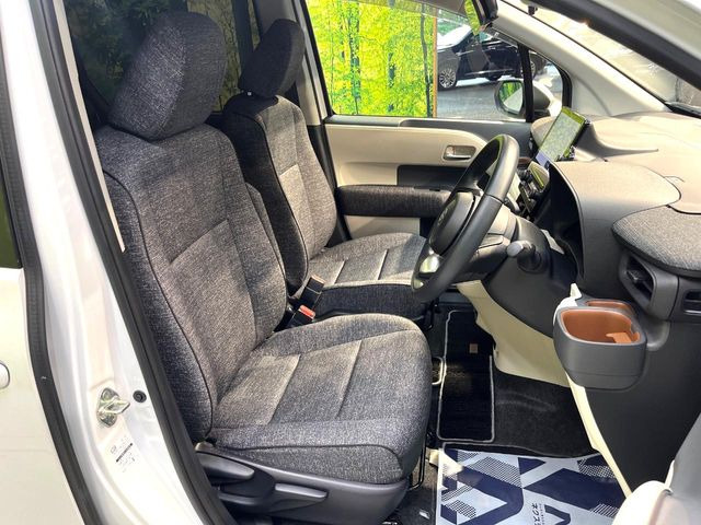 運転席シート廻りは使用感も少なく、良好な状態となっています。丁寧に使われていたことがよくわかりますね。