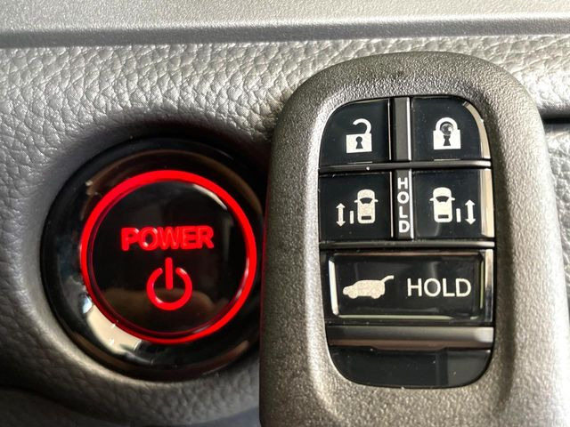 �yHonda�X�}�[�g�L�[�z�J�o����|�P�b�g�ɓ��ꂽ�܂܂ł��h�A�̎{���E�������\�ȃX�}�[�g�L�[�𑕔��B�G���W���̃I���E�I�t�����J�M�����o���K�v����������Ƃ��Ă��֗��ł���