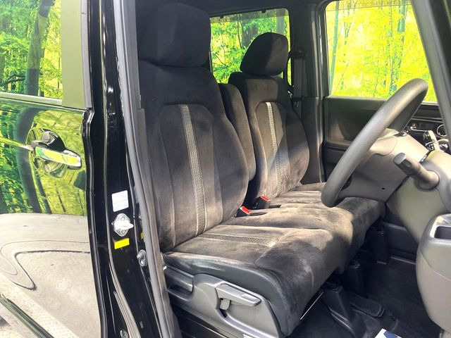 運転席シート廻りは使用感も少なく、良好な状態となっています。丁寧に使われていたことがよくわかりますね。