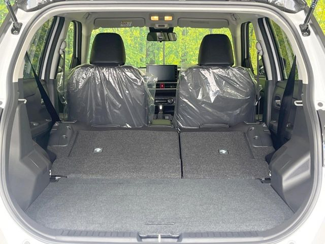 後席を格納すると、これだけの広さが!シーンに合わせたシートアレンジで、大きな荷物も積むことが出来ます♪