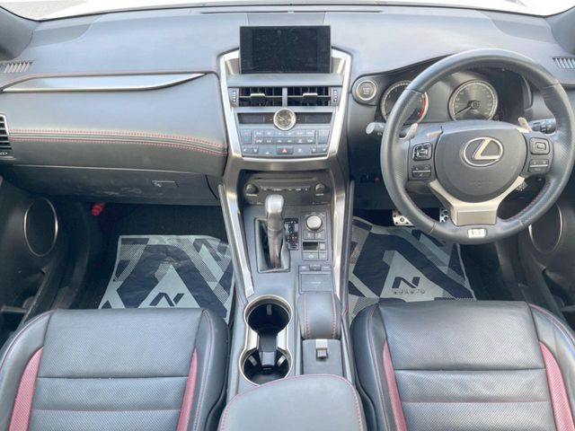 NX200t Fスポーツ