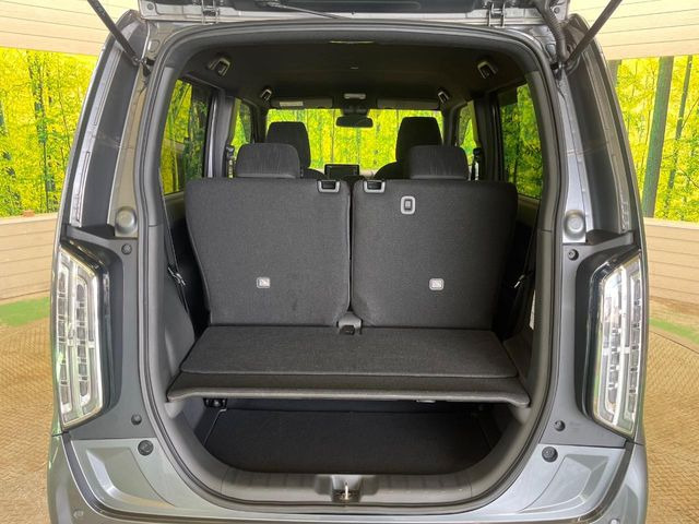 普段のお買い物や通勤、送迎等に十分な荷室スペースを確保しております。セカンドシートを倒すと、大きな荷物の積載も可能です♪