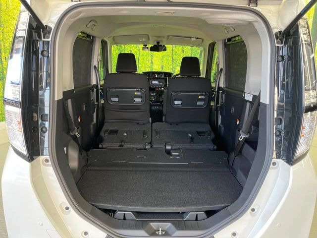 普段のお買い物や通勤、送迎等に十分な荷室スペースを確保しております。セカンドシートを倒すと、大きな荷物の積載も可能です♪
