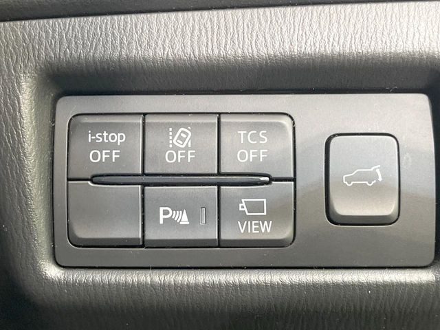 【パワーバックドア】スマートキーや運転席のボタンを押すだけでリアゲートが自動で開閉します!荷物を持っている時や、高い位置にあるバックドアを閉める際に便利な機能です♪