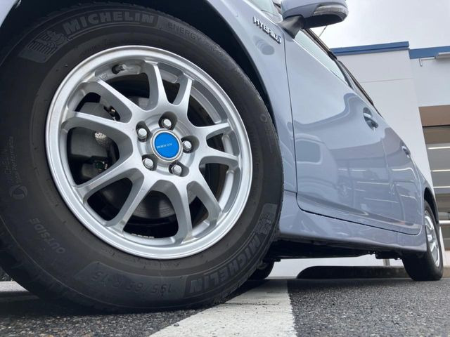 �y15�C���`�A���~�z�C�[���z�O�ςɃ}�b�`�����A���~�z�C�[���𑕒����Ă���܂��B�e��A���~�z�C�[����A�X�^�b�h���X�^�C�����戵�����Ă���܂��B���񂲑��k����������