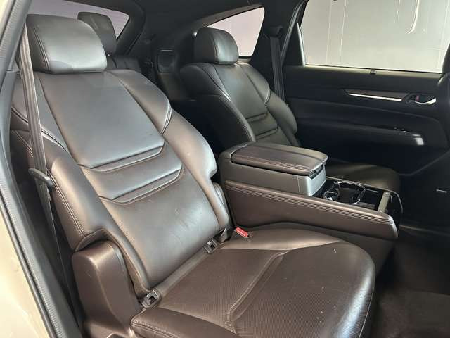 車内もキレイで嫌な臭いもありません☆気になる方は内装のスチームクリーナーも施工可能です♪