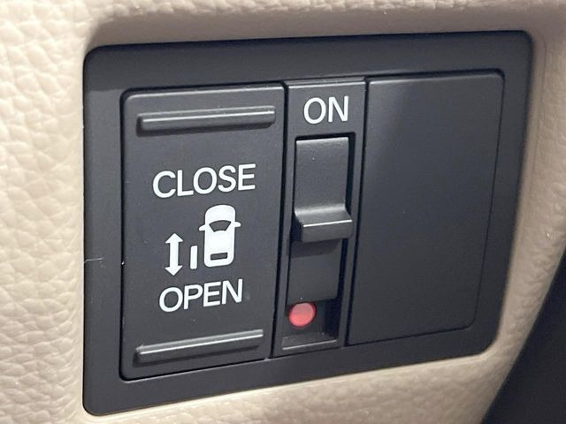 【パワースライドドア】スマートキーや運転席のスイッチでスライドドアの開閉が可能♪電動だから力を入れてドアを開ける必要が無く、小さいお子様でも、重い荷物を持っている時もラクに開け閉めできます♪