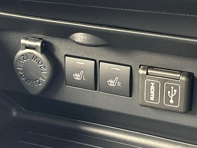 【シートヒーター】寒い日に重宝するシートヒーター!エアコンより早く温まってくれるので寒がりの人も安心ですね♪エアコンの温風は乾燥するから苦手、という方にもをおすすめです。