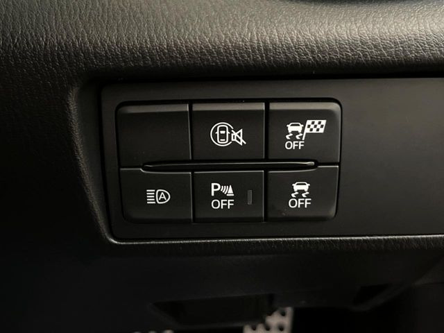 【クリアランスソナー】バンパーに付いたセンサーが障害物を検知!一定の距離に近づくとアラートで教えてくれます♪狭い駐車スペースや車庫入れ時も安心ですね☆