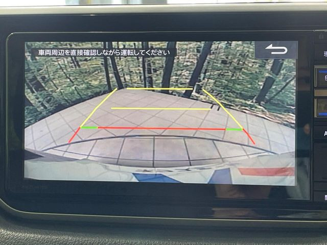 【バックカメラ】駐車時に後方がリアルタイム映像で確認できます。大型商業施設や立体駐車場での駐車時や、夜間のバック時に大活躍!運転スキルに関わらず、今や必須となった装備のひとつです!