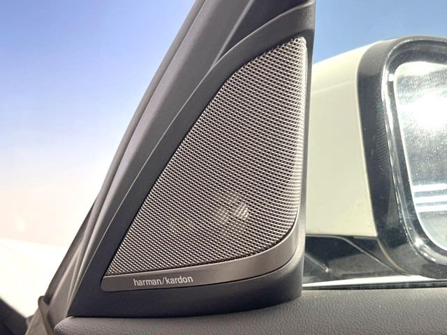 ��harman/kardon�T�E���h�V�X�e��:�I�[�f�B�I��僁�[�J�[����|����v���~�A���X�s�[�J�[�𑕔��B�����̃X�s�[�J�[����A���̗������܂ŕ����鍂�i���ȉ��y�����y���݂��������܂��B