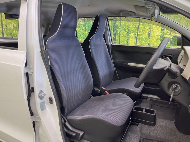 運転席シート廻りは使用感も少なく、良好な状態となっています。丁寧に使われていたことがよくわかりますね。