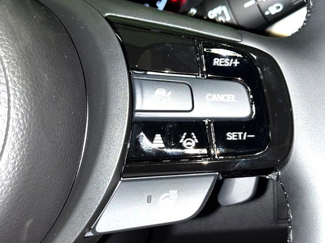 【ホンダセンシング】走行中に前方の車両等を認識し、衝突しそうな時は警報とブレーキで衝突回避と被害軽減をアシスト。より安全にドライブをお楽しみいただけます。