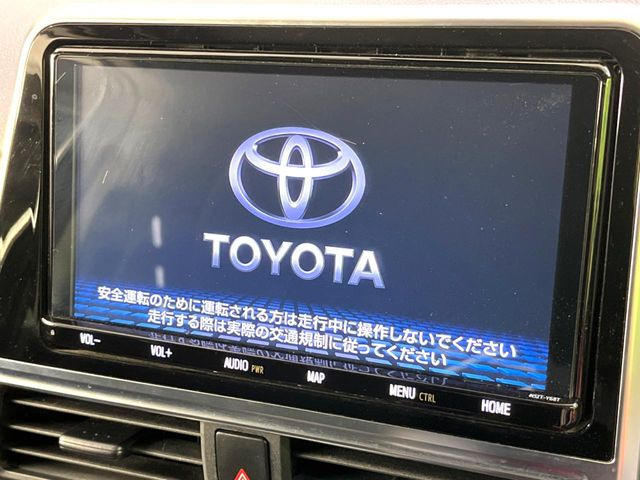 【メーカー純正9インチナビ】インテリアに溶け込むスタイリッシュな「専用設計」メーカーナビを装備♪視認性や操作性など基本性能にも優れ、より上質なカーライフをお楽しみいただけます。