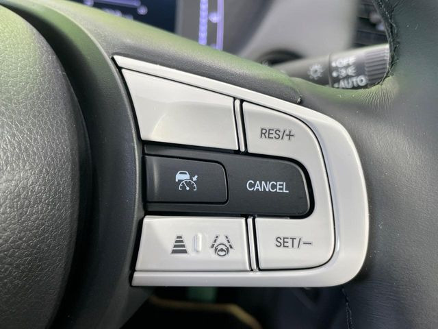 【アダプティブクルーズコントロール】高速道路での長距離走行が楽に!!自動で速度を保つクルーズコントロールが、衝突軽減システムと連携し、前方の車両を感知して車間を保つように速度調節してくれます!!